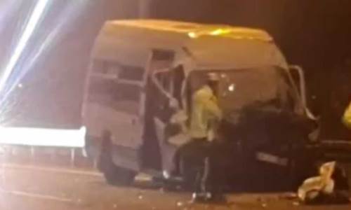 Ankara’da servis aracı kamyona çarptı: 1 yaralı