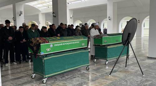 Ankara’daki aile faciasının acısı Eskişehir’de yaşandı: Anne ve kızı toprağa verildi