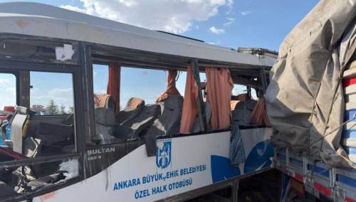 Ankara-Eskişehir yolunda feci kaza! 2 ölü, 25 yaralı