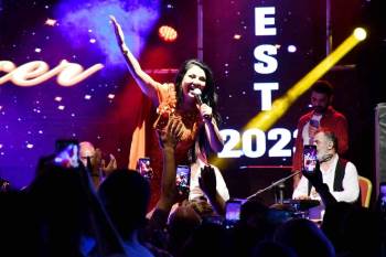 Ankaralı Ayşe Emet’İ Salladı
