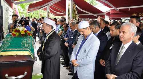 Anne Karık son yolculuğa uğurlandı
