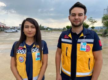 Anne Ve Bebeğin Hayatını Kurtaran 112 Acil Servis Görevlileri Olayı Anlattı
