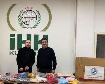 Annelerin Ürettiği Atkı Ve Bereler, Derneği Teslim Edildi
