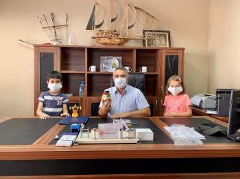 Annelerin Yaptığı El Yapımı Salçalarla İl Milli Eğitim Müdürü Çelik’İ Ziyaret Ettiler
