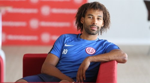 Annesi Eskişehirli, babası Gineli!