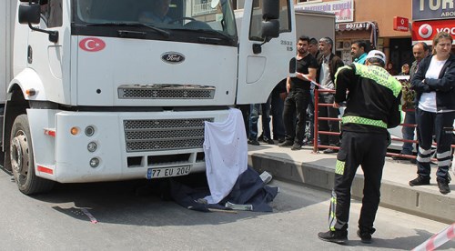 Annesi gözlerinin önünde can verdi