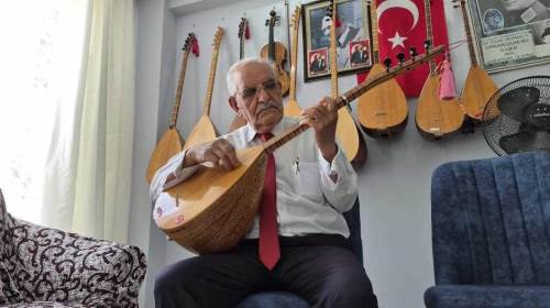 Annesinin süpürgesiyle başlayan hikâye, 78 yıllık müzik yolculuğuna dönüştü