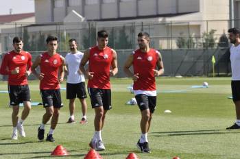 Antalyaspor, Afyonkarahisar Kampında İlk Antrenmanına Çıktı
