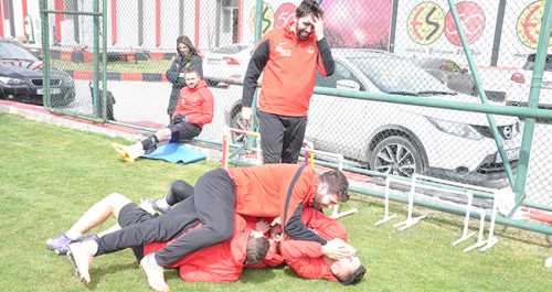 ANTRENMANDA YÜZLER GÜLDÜ