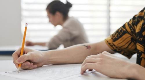 AÖF VİZE TARİHLERİ NETLEŞTİ! 2026 Bahar Dönemi Sınavları İçin Geri Sayım Başladı