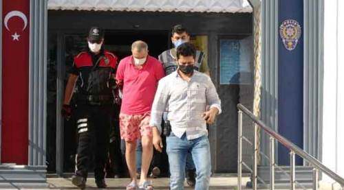 Aparta fuhuş baskını: 2 kadınla 6 kişiye...