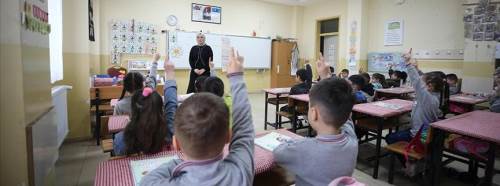 Ara tatil sona eriyor: Okullarda ders zili yarın çalacak