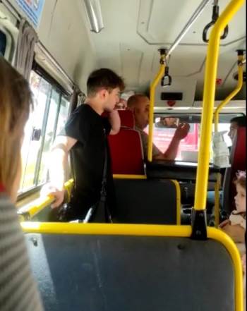 Aracına Çarpıp Kaçan Minibüsün Önünü Kesti
