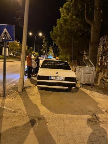 Aracını Kaldırıma Park Eden Sürücüye Yayalar Tepki Gösterdi
