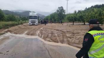 Araçlar Çamura Saplandı
