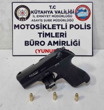 Araçta Ruhsatsız Tabanca Ele Geçirildi
