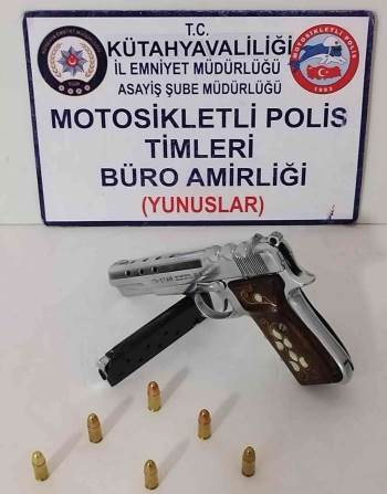 Araçta Ruhsatsız Tabanca Ele Geçirildi
