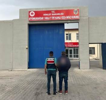 Aranan hükümlü jandarmadan kaçamadı