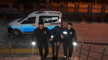 Aranan Şahsı Mahalle Ve Çarşı Bekçileri Yakaladı
