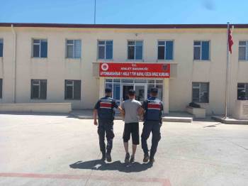 Aranan Şahsın Saklandığı Yer Jandarmayı Bile Şok Etti
