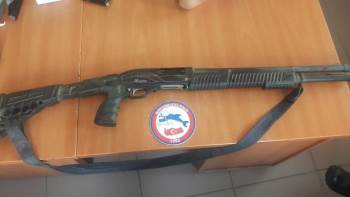 Araraçlarda Ruhsatsız Tüfek Ve Uyuşturucu Bulunduran 5 Kişi Gözaltına Alındı
