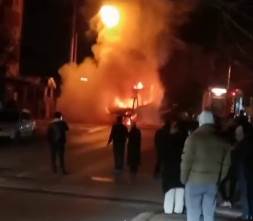 Arızalanan minibüs adeta alev topuna döndü