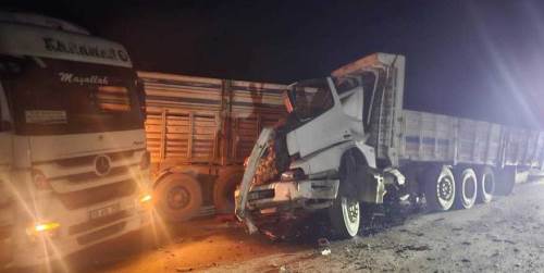 Arızalı araca çarpan tır kazaya yol açtı: 1 yaralı var