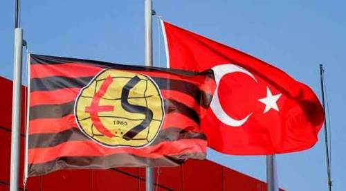 Arka bahçeye kapılar kapalı