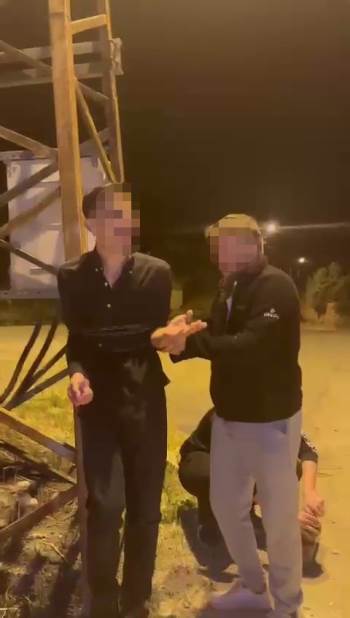 Arkadaşlarının Doğum Günü Şakası Az Kalsın Kör Ediyordu
