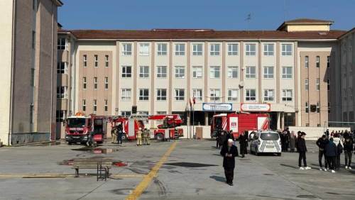 Arnavutköy’de okulda yangın paniği, öğrenciler tahliye edildi
