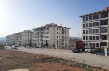 Asansör Hırsızlarının Mağduru Olan Yürüme Güçlüğü Çeken Kadından Yöresel Şiveyle Tepki:
