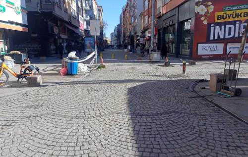 Asarcıklı Caddesi’nde yol çalışması: Trafik kontrollü sağlanıyor