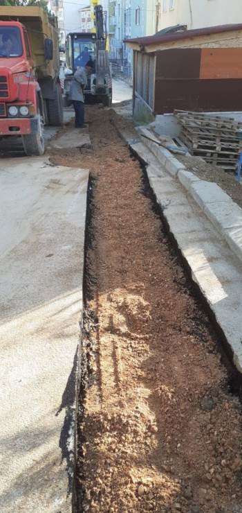 Asfalt Yama Ve Parke Taşı Çalışmaları Devam Ediyor
