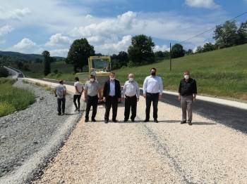 Asfaltlanan Köy Yolunda İncelemelerde Bulundular
