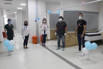 Aşılamada ’Mavi’  Kategoride Yer Alan Bilecik’Te Aşı Birimine Teşekkür Pastası
