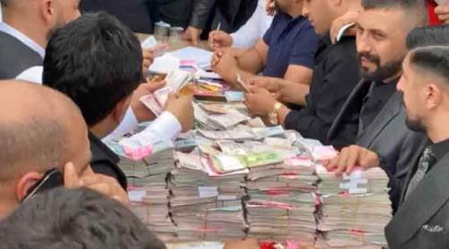 Aşiret düğününde toplanan para dudak uçuklattı!