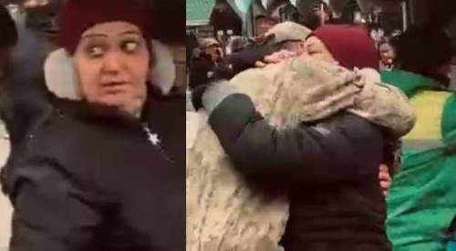 Askerden Eskişehir'e dönen genç annesine böyle sürpriz yaptı: İşte o anlar...