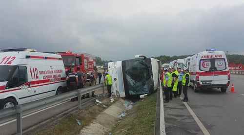 Askeri otobüs devrildi: 47 asker yaralı