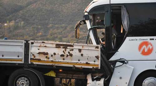 Askerlerin olduğu otobüs kaza yaptı: 2 ölü