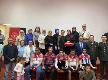 Askerlik Hayali Kuran Özel Gereksinimli Çocuklar İçin Eğlence Düzenlendi
