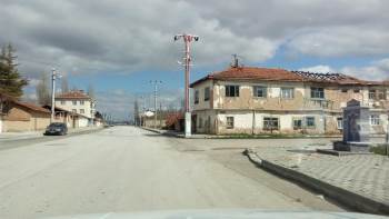 Aslanapa, 20 Yaş Sokağa Çıkma Yasağı İle Birlikte Evlere Kapandı
