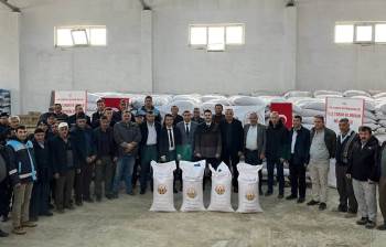 Aslanapa’Da 386 Çiftçiye Yüzde 50 Hibeli 65 Ton 550 Kilo Buğday Tohumu Dağıtıldı
