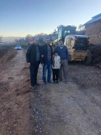 Aslanapa’Da Köy Yollarını Genişletme Çalışmaları
