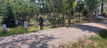 Aslanapa’Da Mezarlık Temizliği
