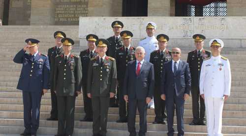 Astsubaylıktan generalliğe yükseldi