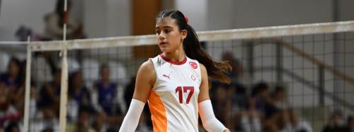 Asya Gülmez, U-16 Milli Voleybol Takımı gelişim kampına davet edildi