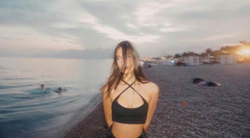 At Gibi Kadın Ne Demek? Anlamı, Kökeni ve Günümüzdeki Kullanımı