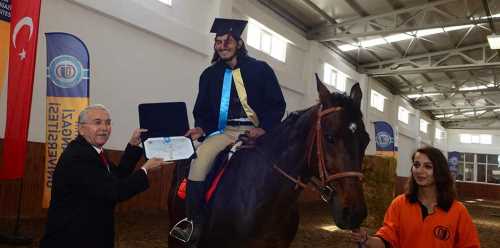 AT ÜSTÜNDE MEZUNİYET