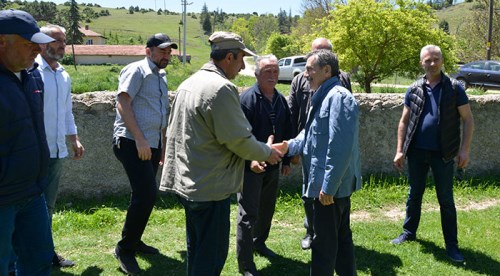 Ataç mahallelerde yağmur duasına katılıyor