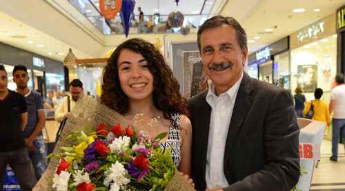 Ataç'tan genç yazar Uysal'a destek